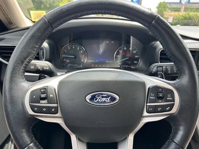 Used 2021 Ford Explorer XLT w/ Equipment Group 202A AWD/4WD image 32