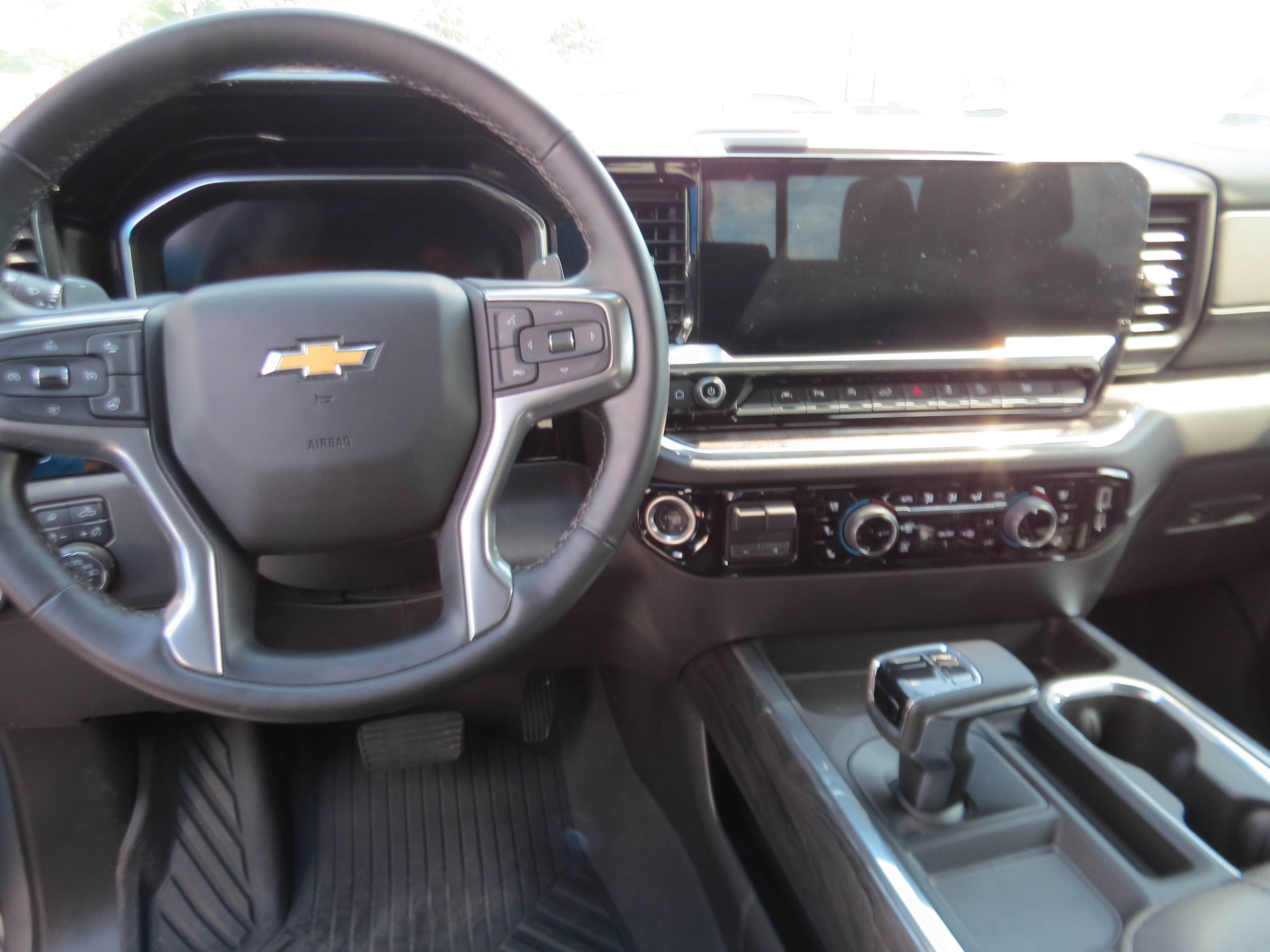 Used 2025 Chevrolet Silverado 1500 LTZ w/ Technology Package AWD/4WD image 18