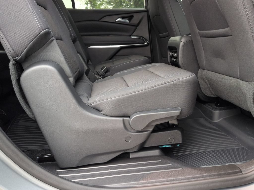 New 2026 Chevrolet Traverse LT w/ Driver Confidence Package AWD/4WD image 25