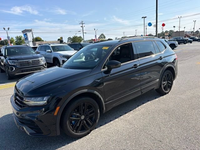 Used 2022 Volkswagen Tiguan SE R-Line FWD image 9