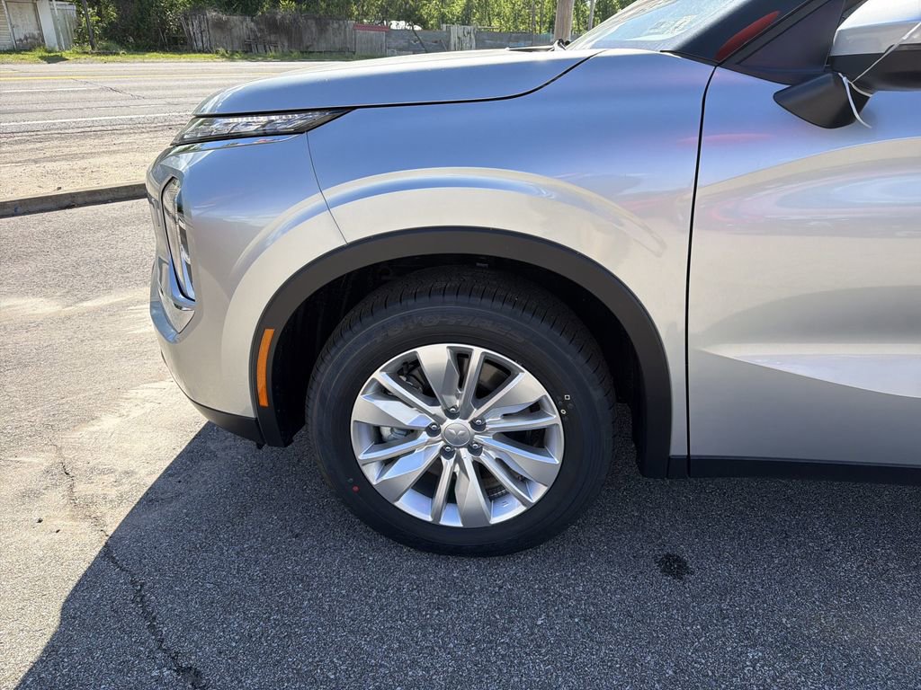New 2026 Mitsubishi Outlander ES AWD/4WD image 9