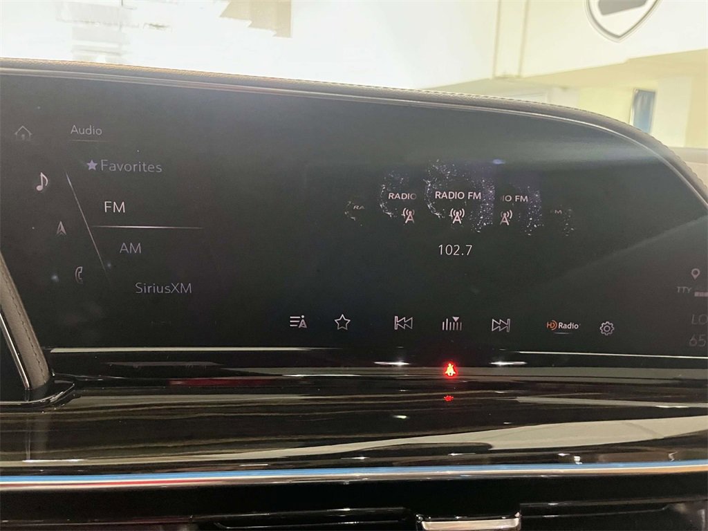 Used 2022 Cadillac Escalade Premium Luxury image 20