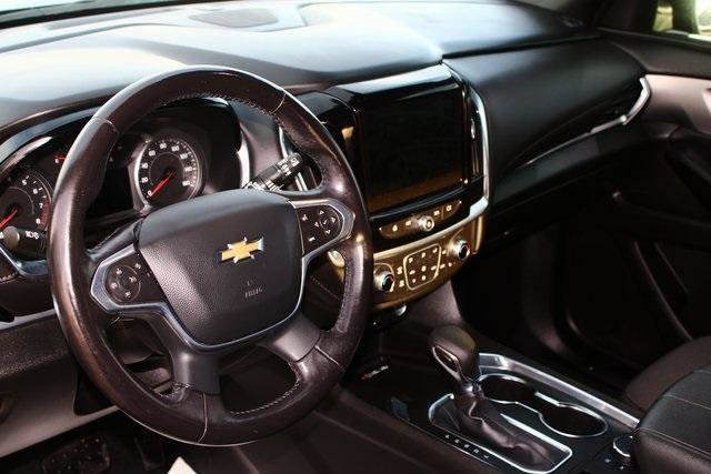Used 2022 Chevrolet Traverse LT image 3