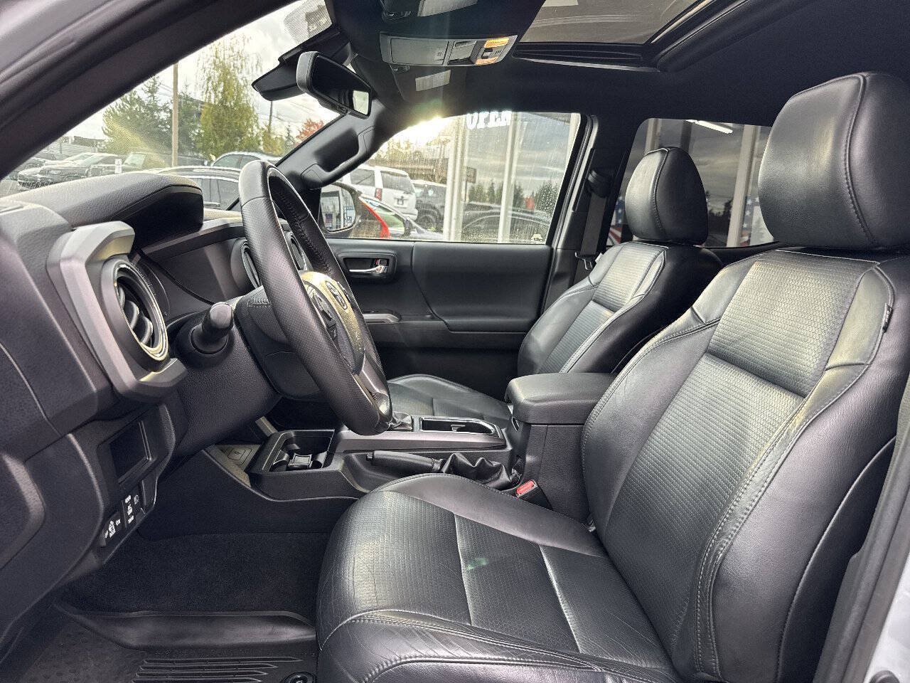 Used 2019 Toyota Tacoma TRD Sport AWD/4WD image 29