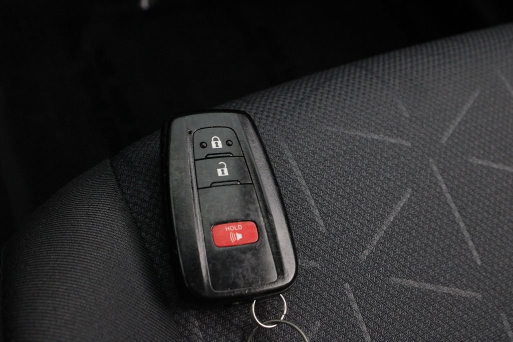 Used 2019 Toyota RAV4 XLE FWD image 30