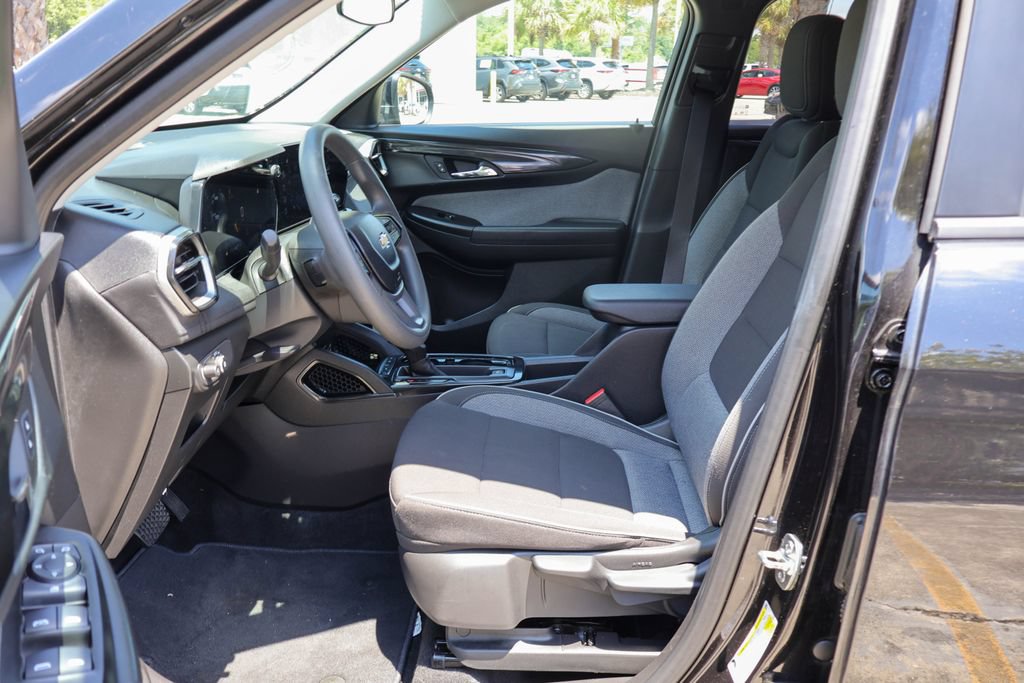 Used 2025 Chevrolet TrailBlazer LT AWD/4WD image 8