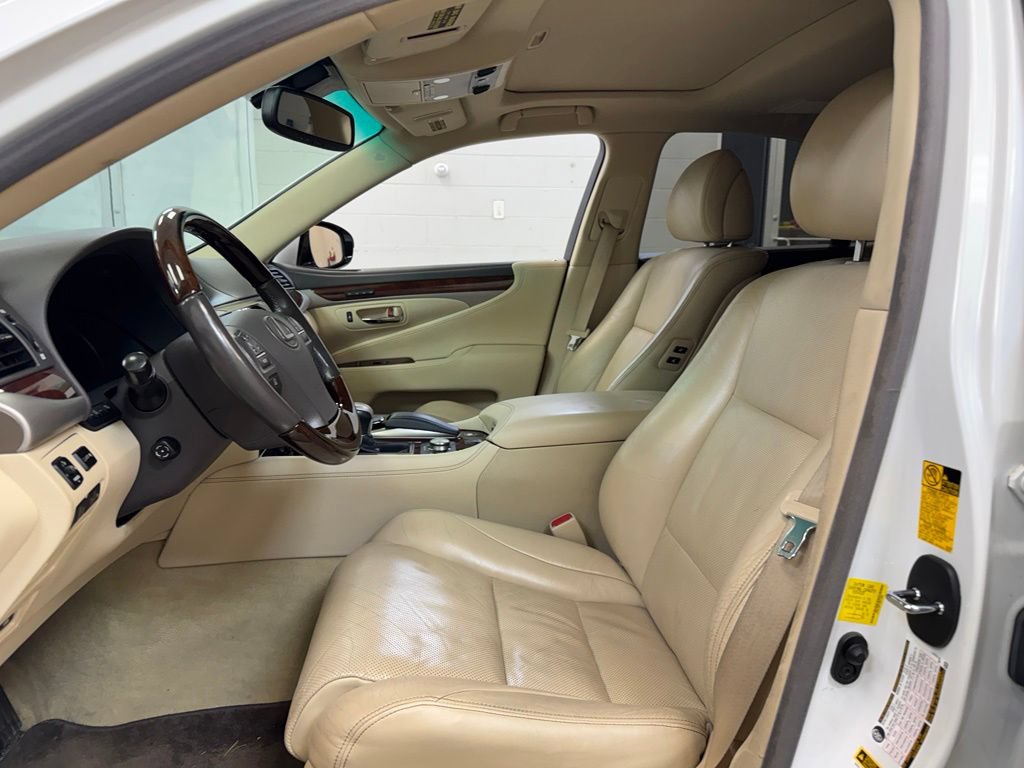 Used 2013 Lexus LS 460 AWD w/ Comfort Pkg image 13