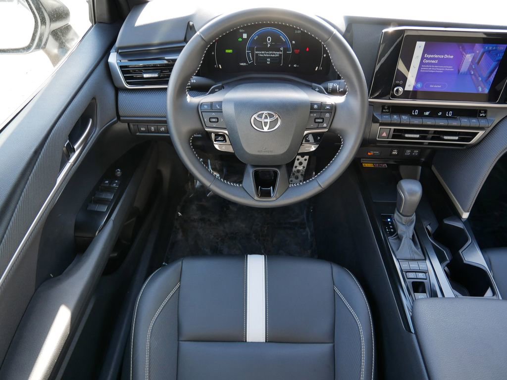 Used 2025 Toyota Camry SE image 12