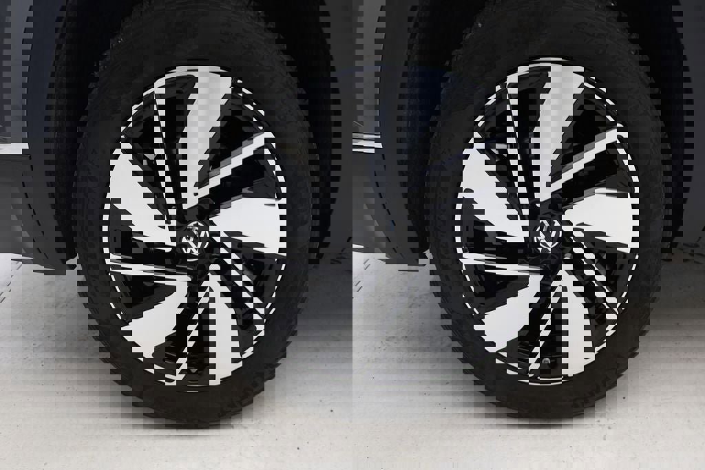 Used 2025 Volkswagen Atlas SEL image 9