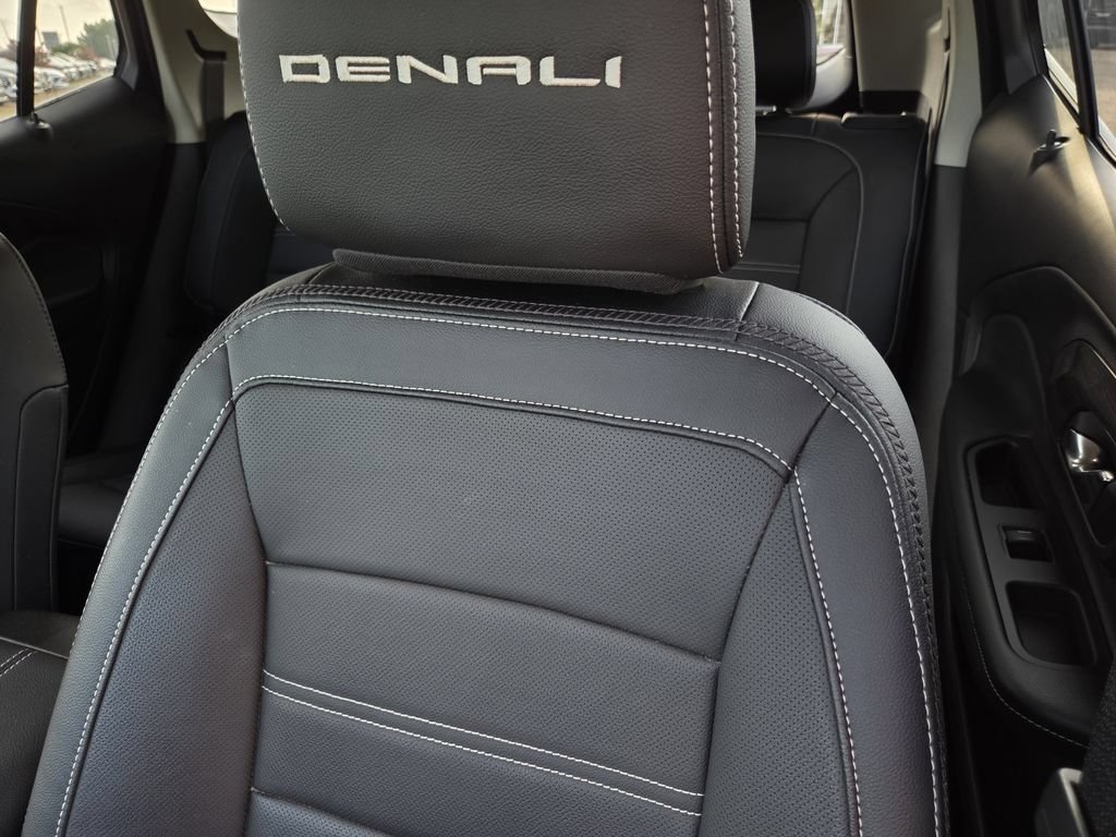 Used 2024 GMC Terrain Denali w/ Denali Premium Package AWD/4WD image 14