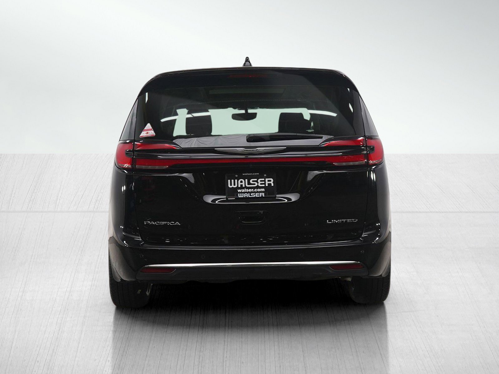 Used 2024 Chrysler Pacifica Limited image 4