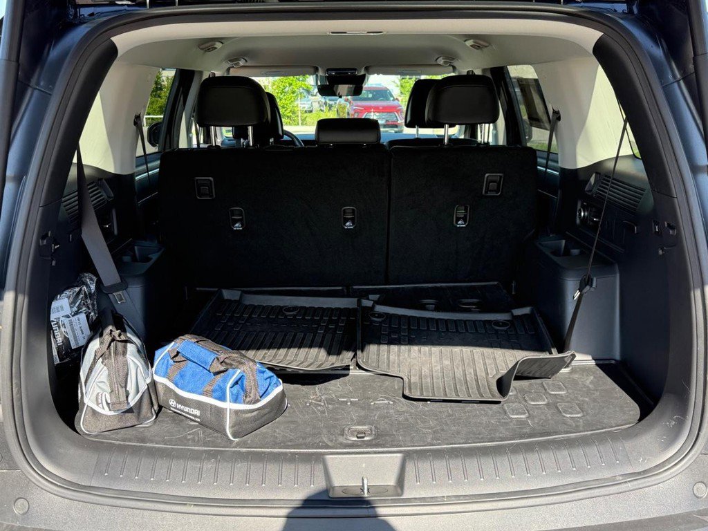Used 2025 Hyundai Santa Fe SEL FWD image 4