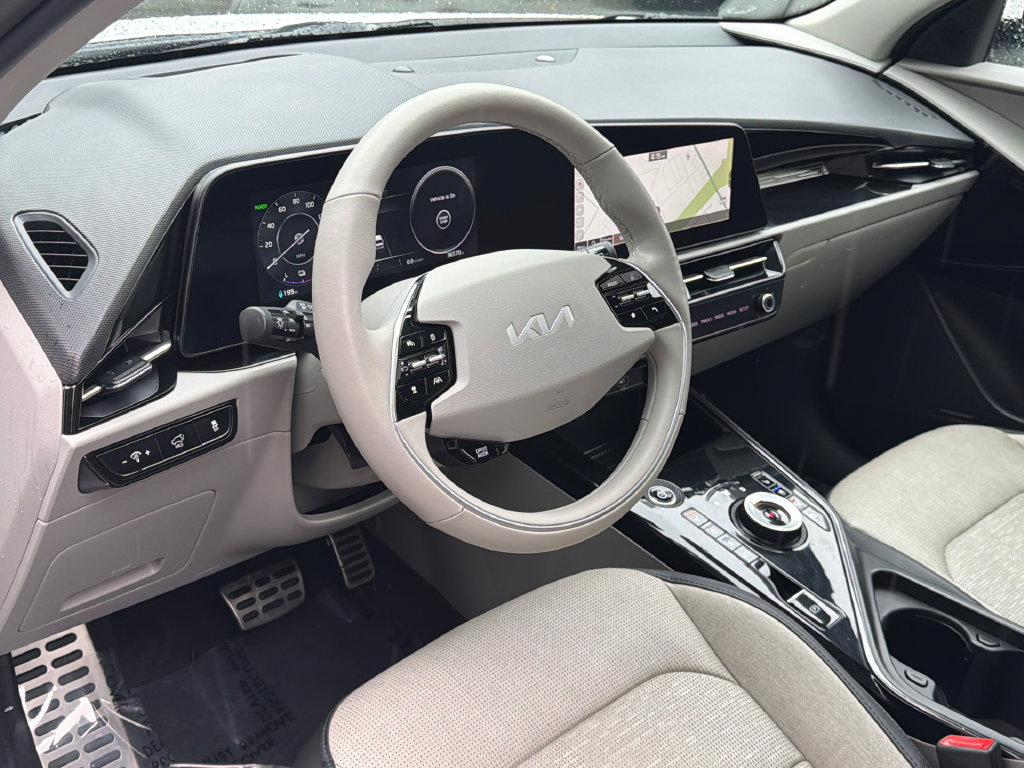 Certified 2024 Kia Niro Wave w/ Wave Preserve Package FWD image 17