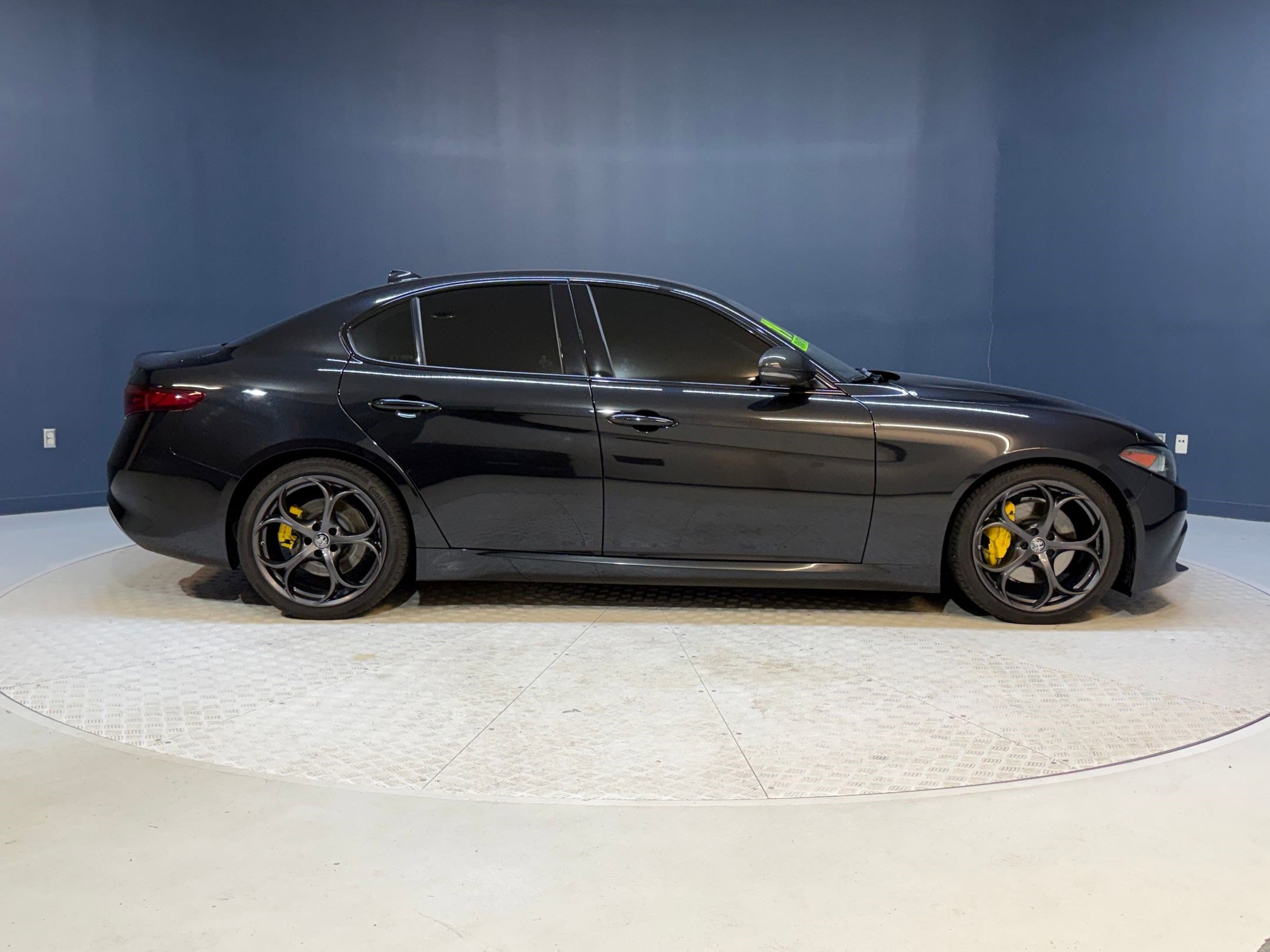 Used 2019 Alfa Romeo Giulia w/ Nero Edizione RWD image 8