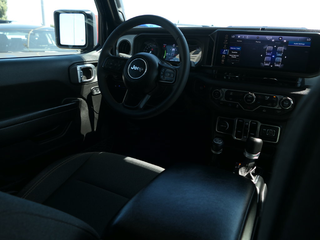 Used 2024 Jeep Wrangler Unlimited AWD/4WD image 24