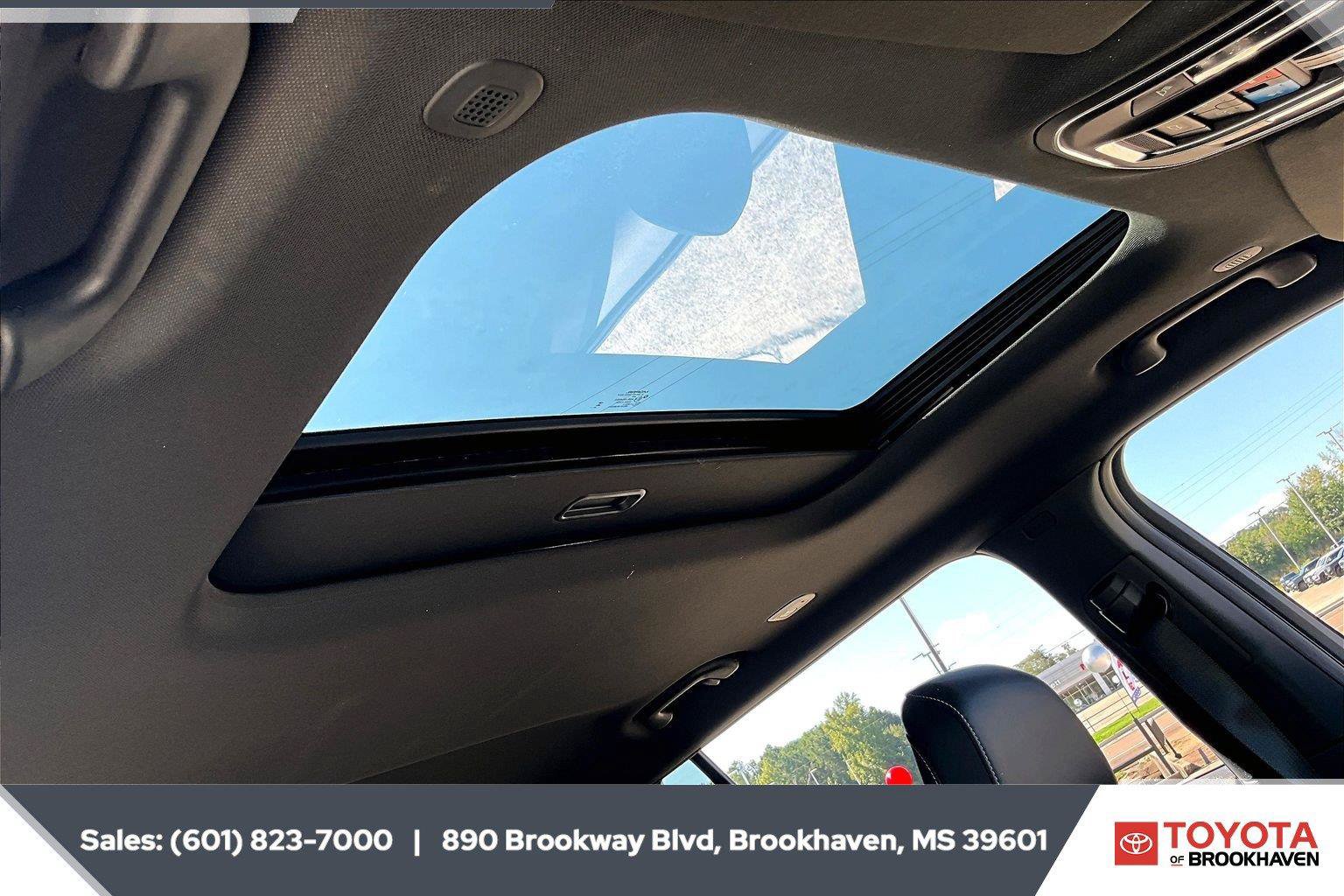 Used 2025 Jeep Grand Cherokee L Altitude RWD image 16