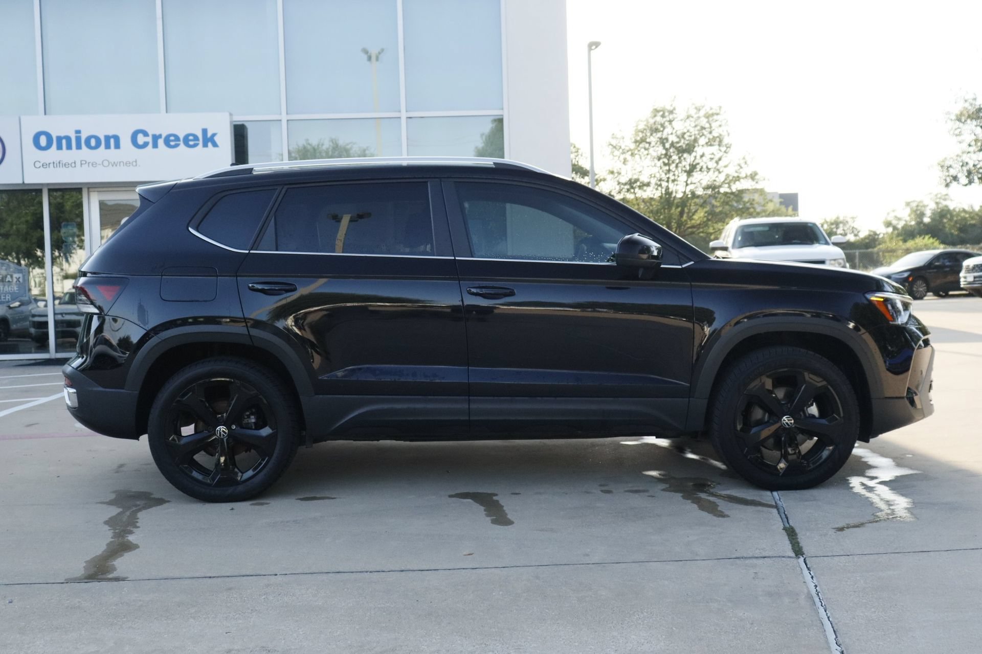 Certified 2025 Volkswagen Taos SEL AWD/4WD image 4