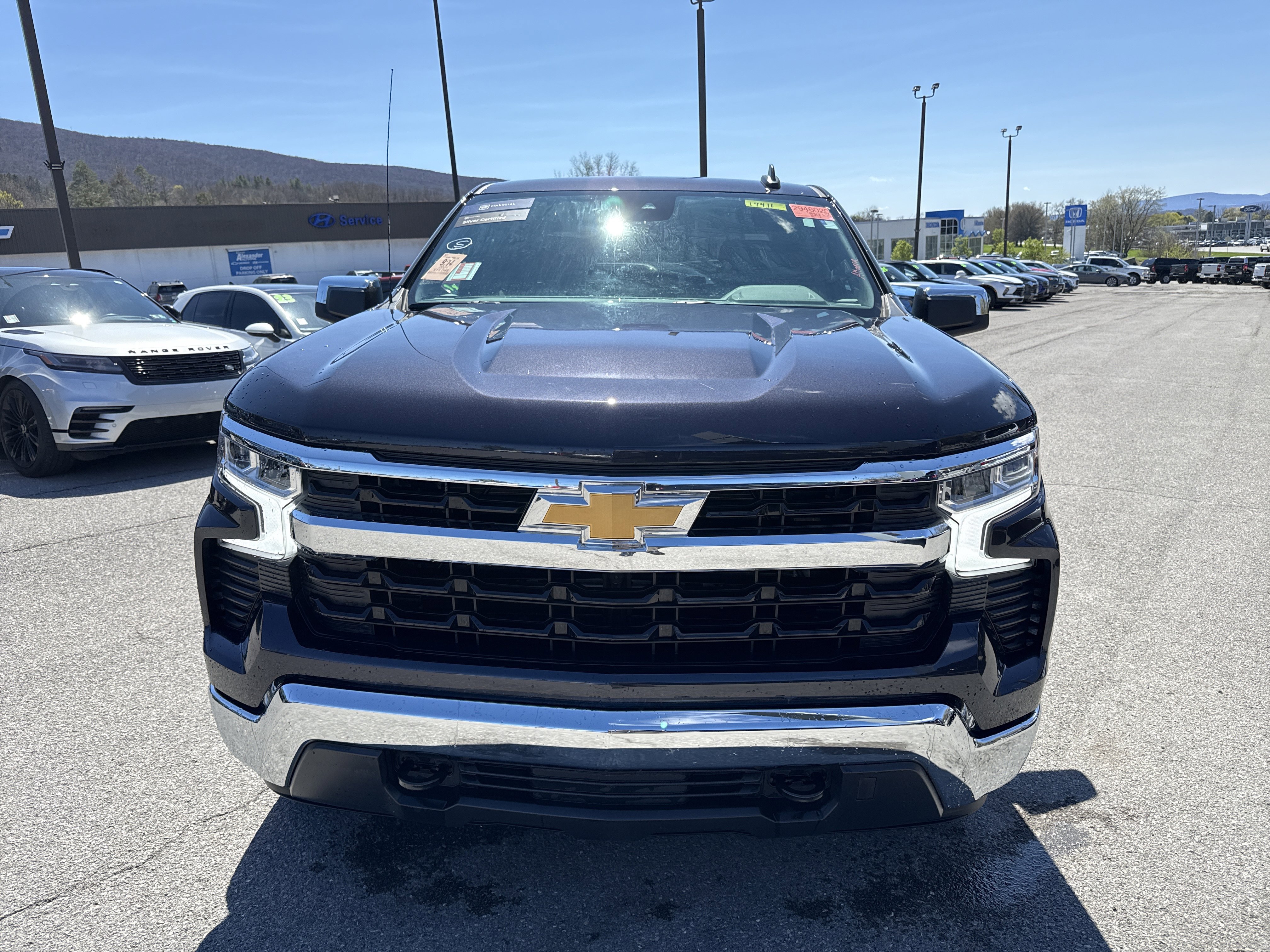 Used 2024 Chevrolet Silverado 1500 LT image 9