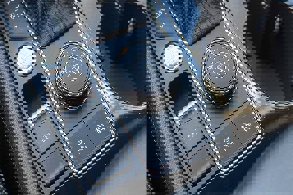 Used 2018 Volkswagen Atlas SEL Premium image 34