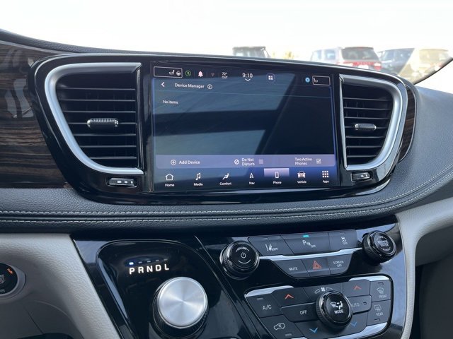 Used 2023 Chrysler Pacifica Limited image 45