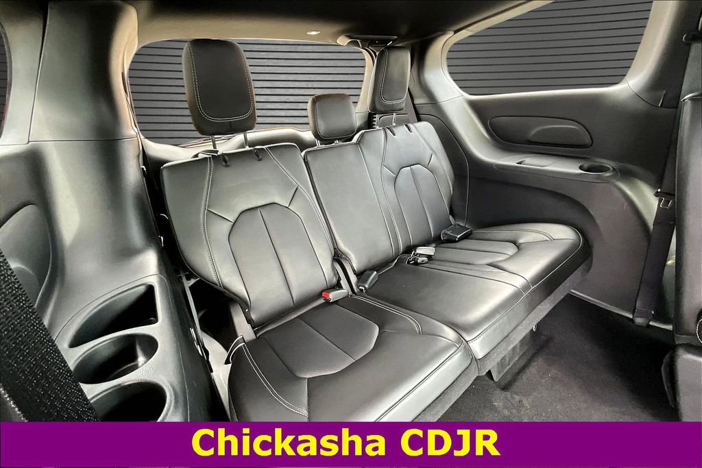 Used 2025 Chrysler Pacifica Select image 25