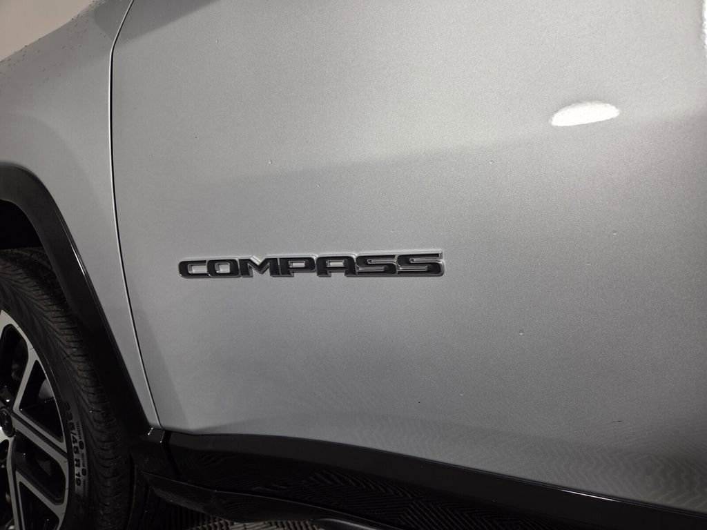 Certified 2025 Jeep Compass Limited w/ Elite Group AWD/4WD image 11
