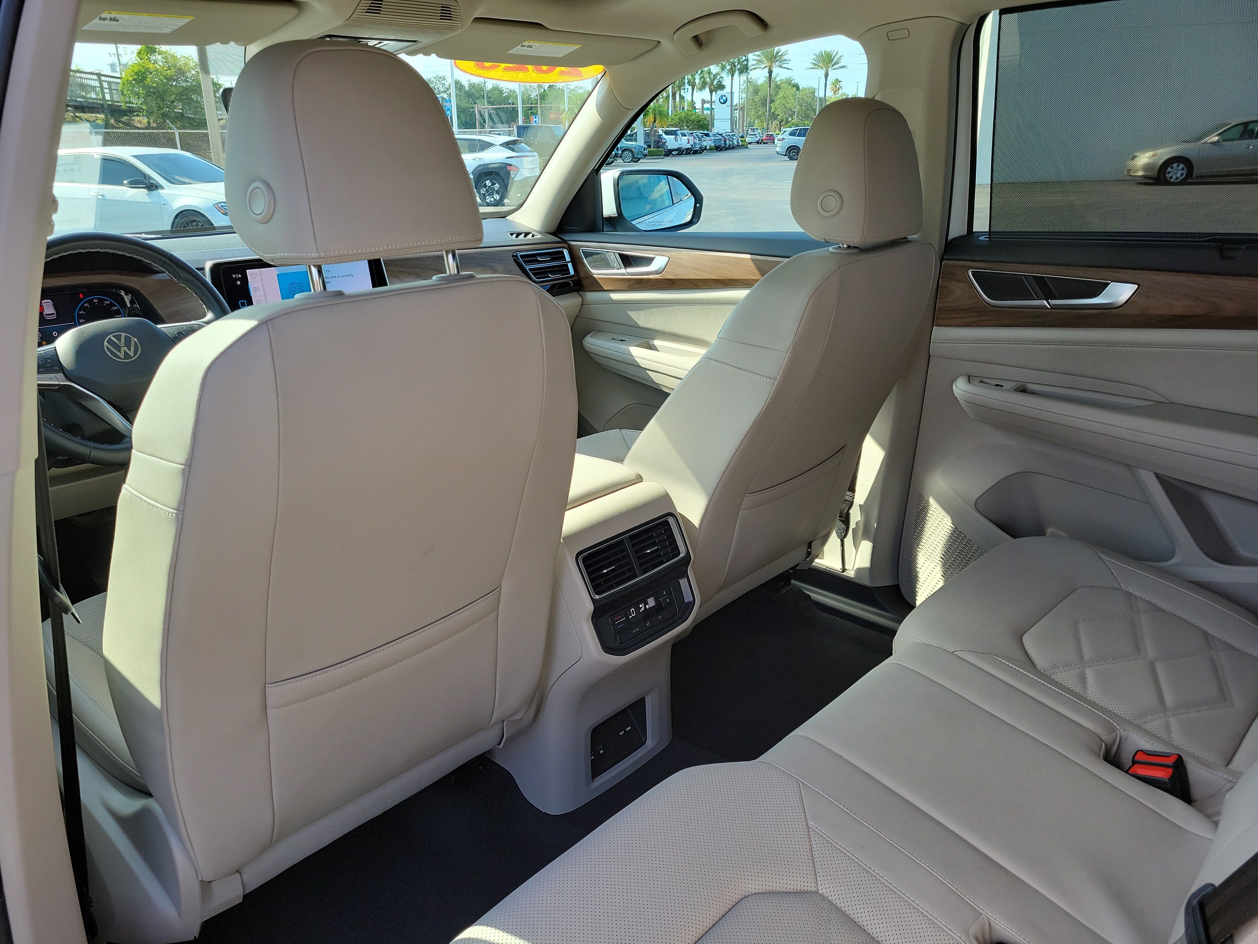 Used 2025 Volkswagen Atlas SE FWD image 11
