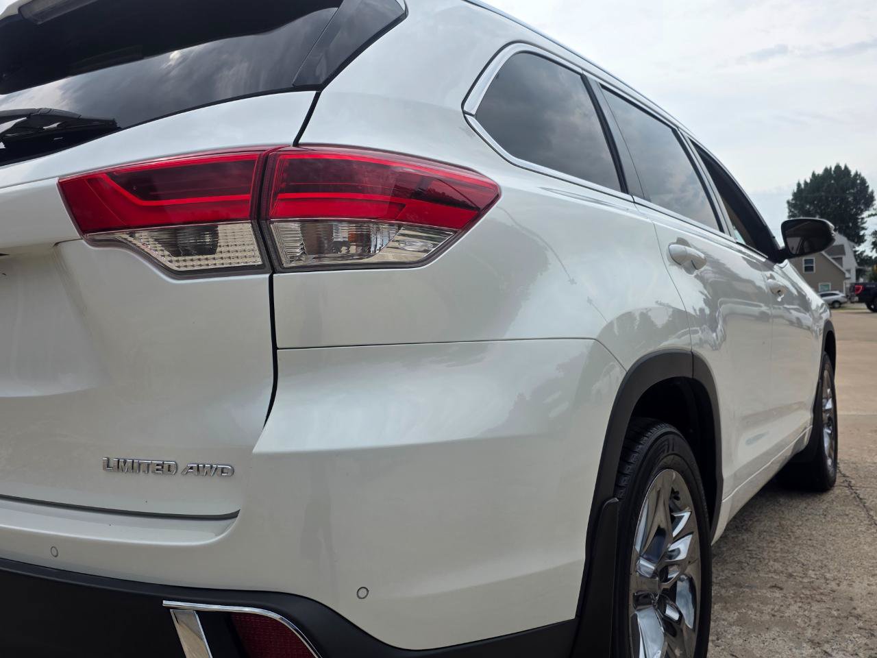 Used 2017 Toyota Highlander Limited Platinum AWD/4WD image 26