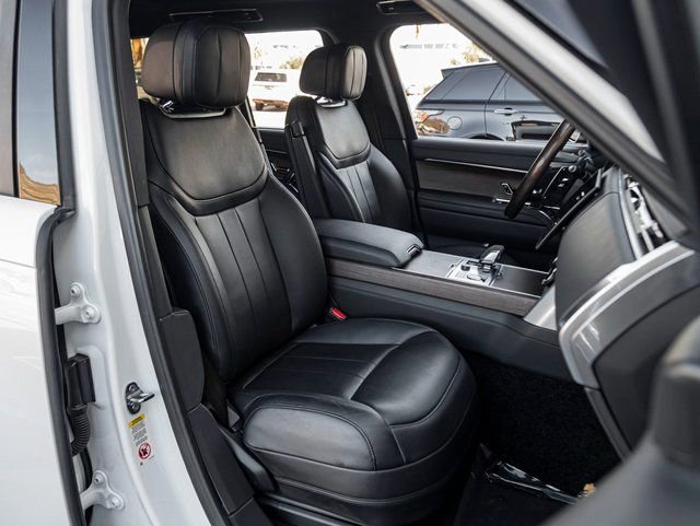 Used 2023 Land Rover Range Rover SE image 28