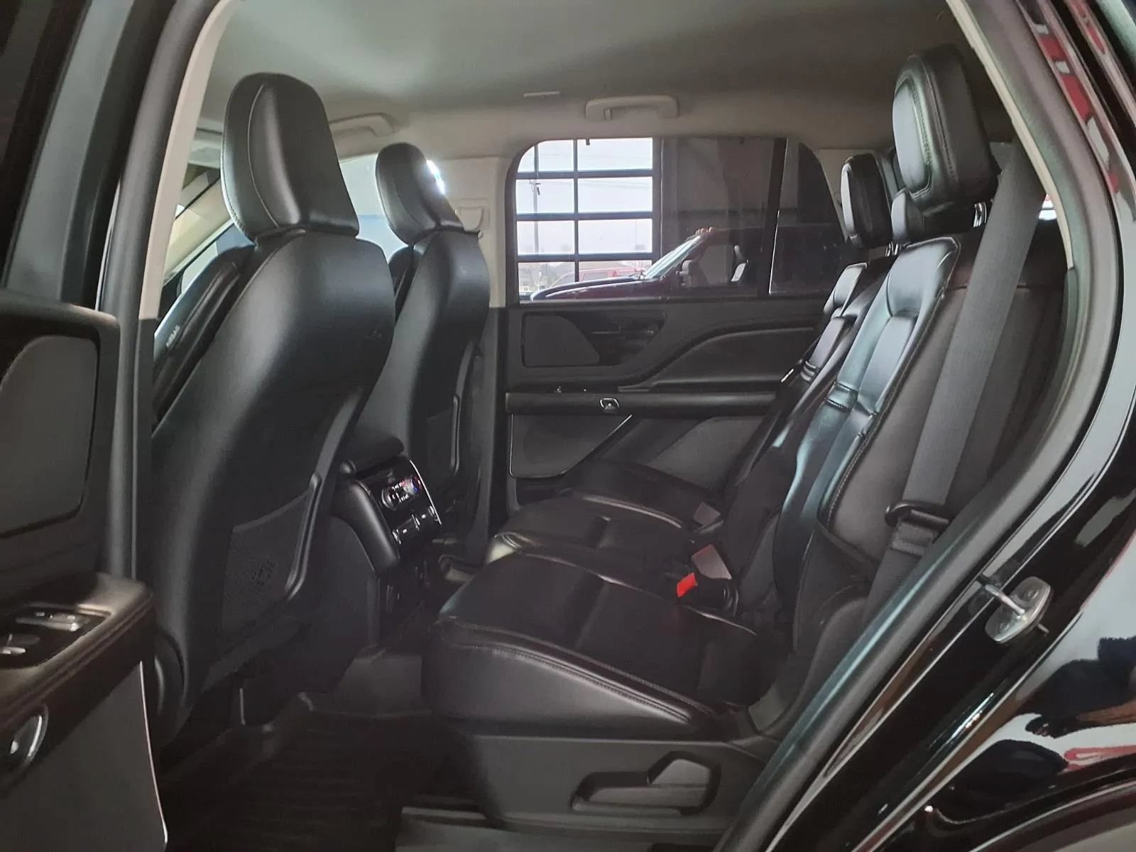 Used 2022 Lincoln Aviator AWD image 14