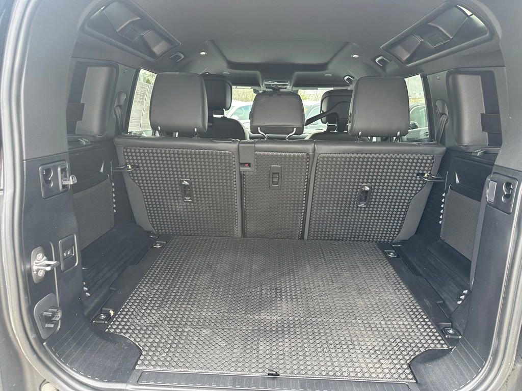 Used 2024 Land Rover Defender 110 X-Dynamic SE image 27