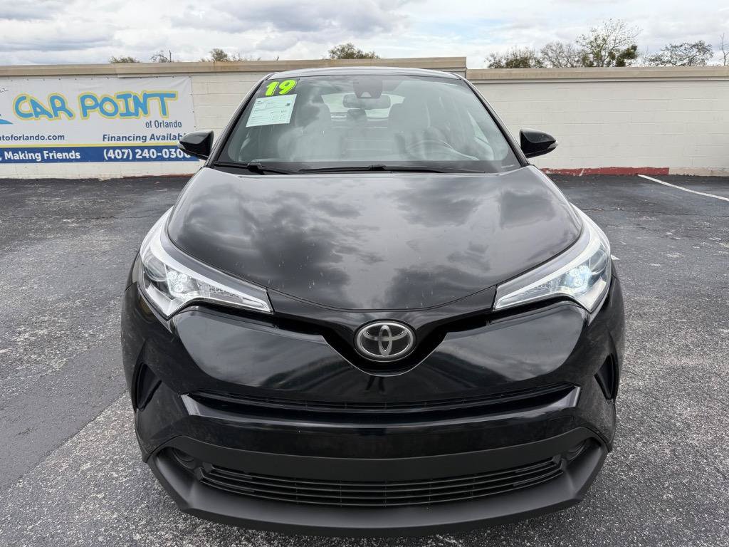 Used 2019 Toyota C-HR XLE FWD image 3