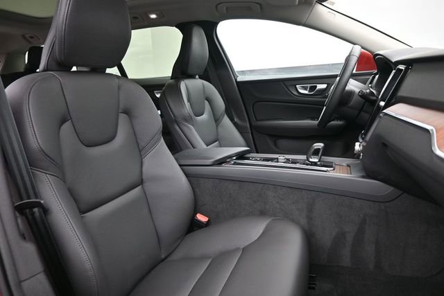Used 2025 Volvo V60 B5 Cross Country Plus AWD/4WD image 32