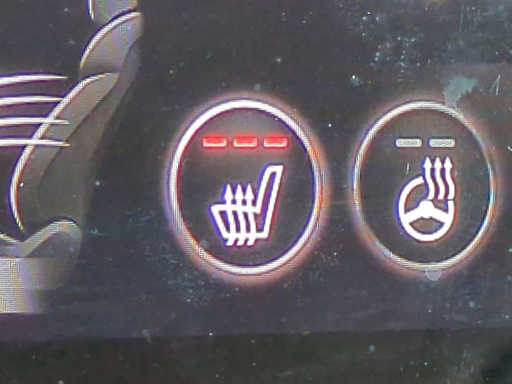 Used 2025 Genesis G70 2.5T image 22