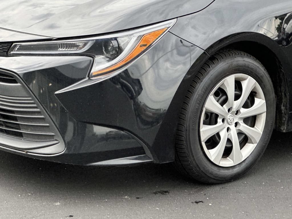Used 2025 Toyota Corolla LE FWD image 8