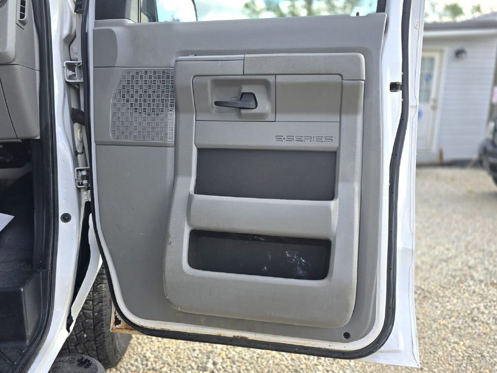 Used 2014 Ford E-250 and Econoline 250 w/ Power Group RWD image 22