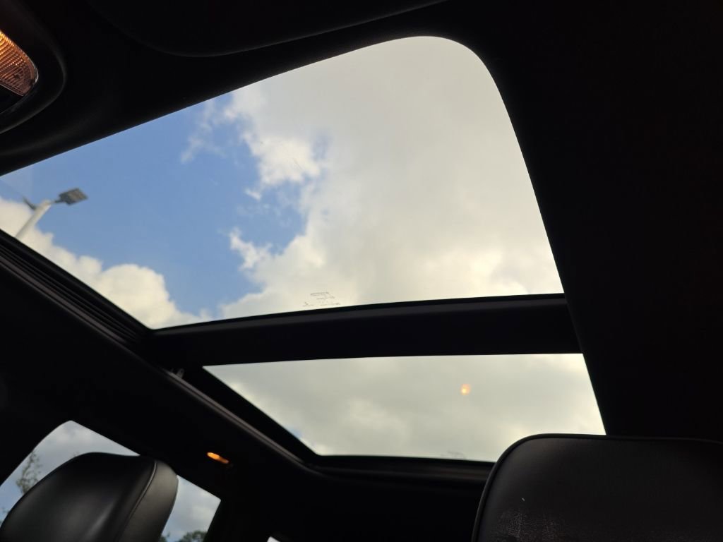 Used 2014 Jeep Grand Cherokee Overland image 2