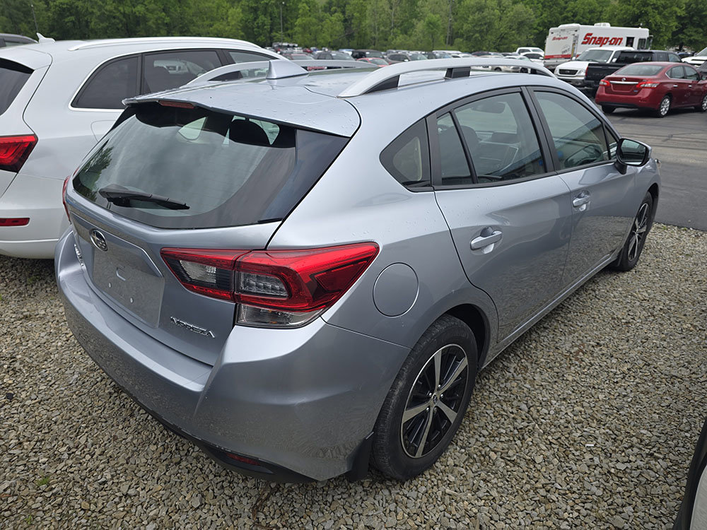 Used 2022 Subaru Impreza 2.0i Premium w/ Popular Package #2 AWD/4WD image 3