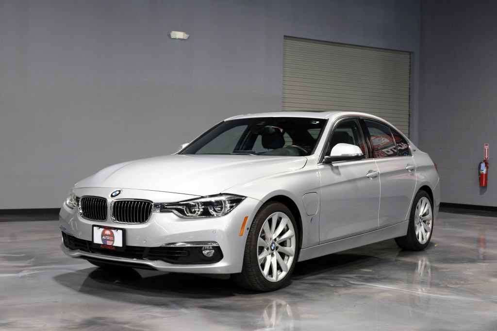 Used 2017 BMW 330e w/ Technology Package RWD image 3