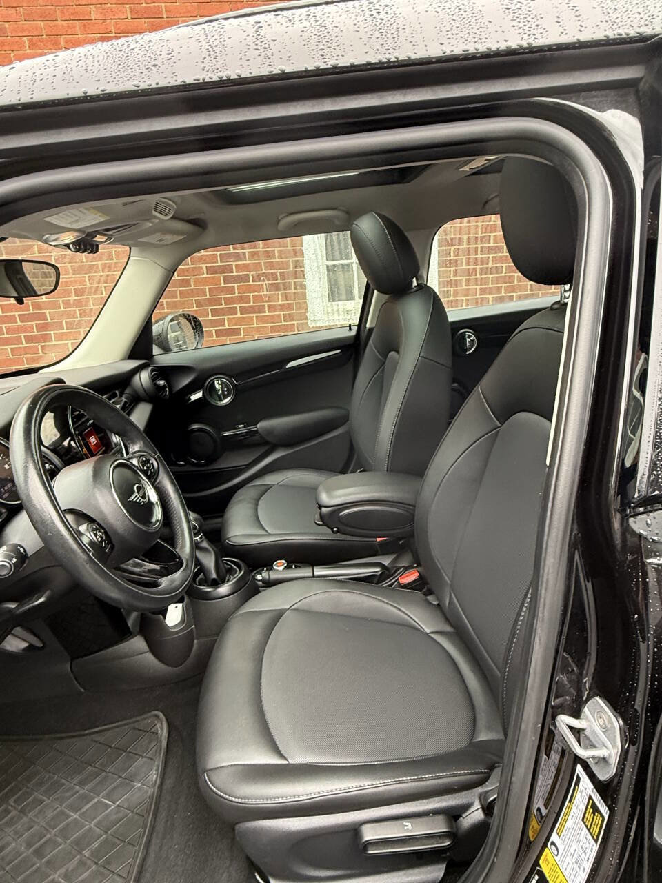 Used 2019 MINI Cooper 4-Door Hardtop image 6
