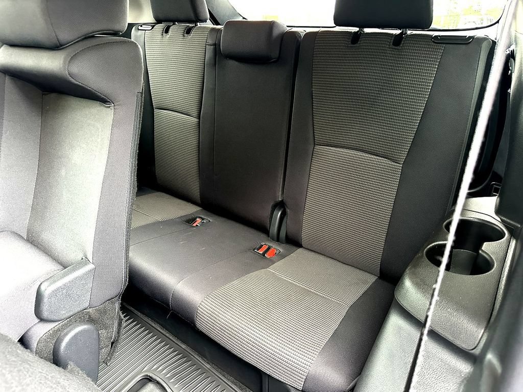 Used 2024 Toyota Highlander LE AWD/4WD image 20