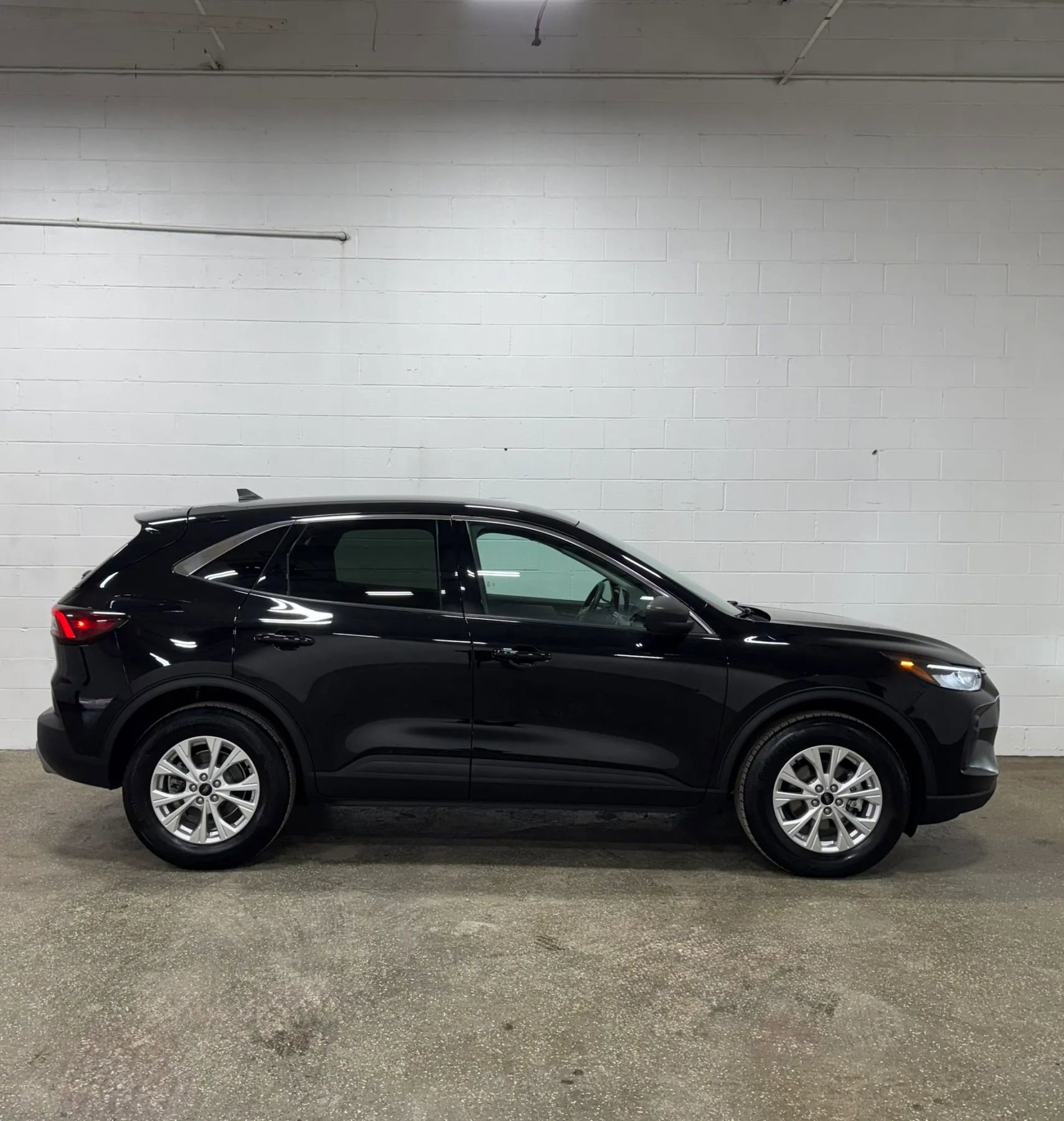 Used 2023 Ford Escape Active image 2