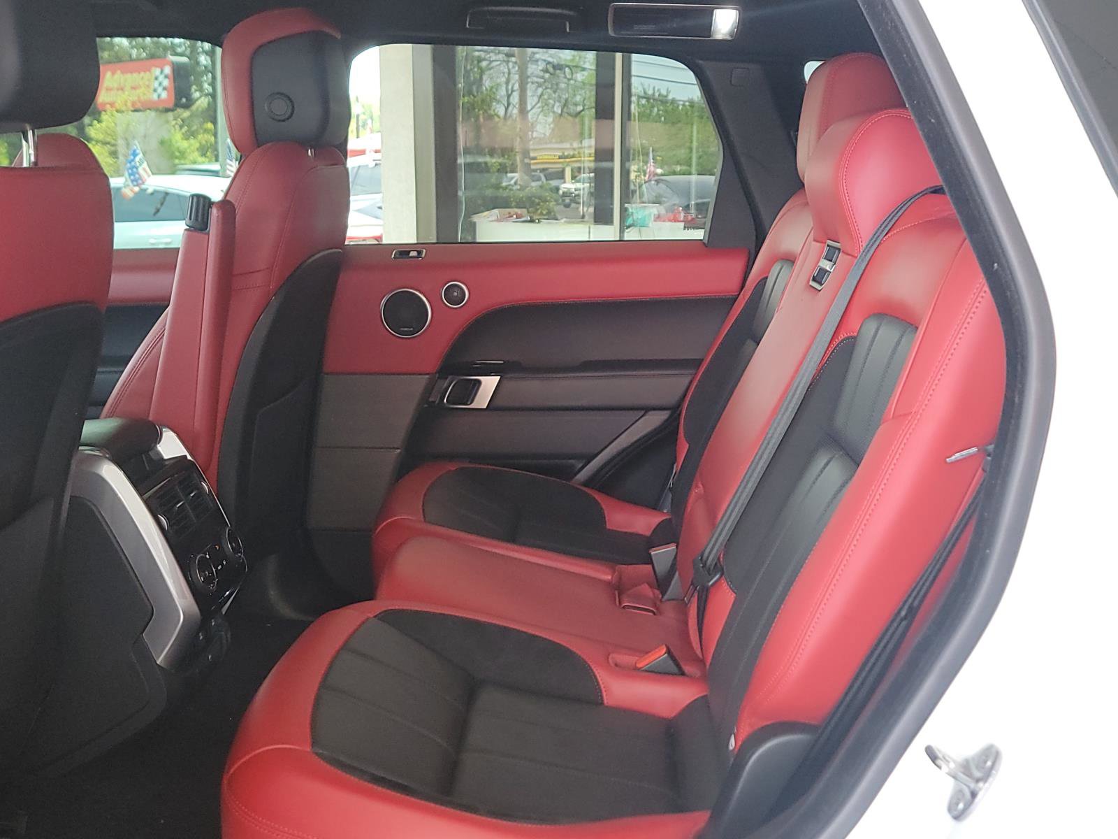 Used 2019 Land Rover Range Rover Sport HST image 12