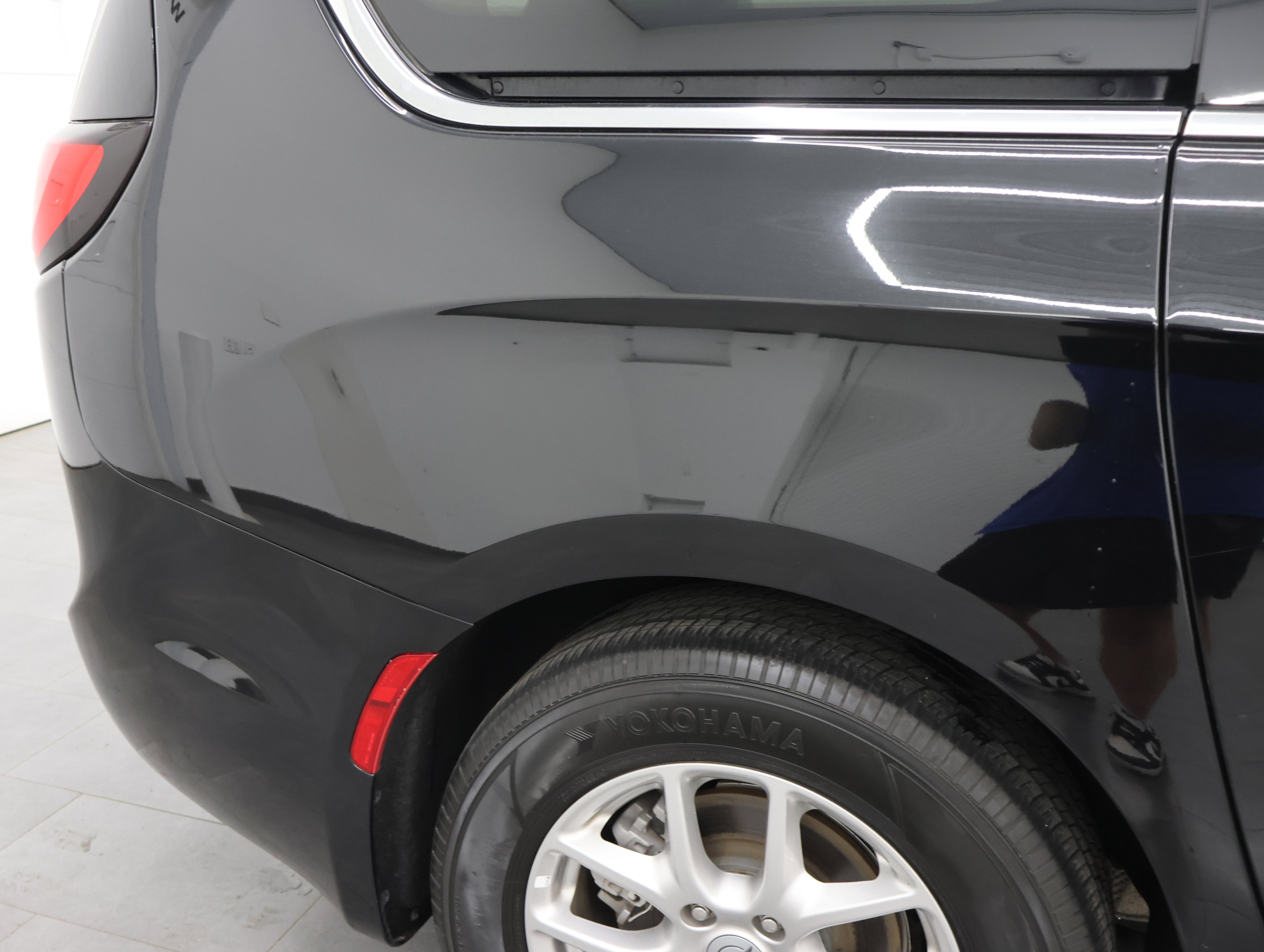 Used 2024 Chrysler Pacifica Touring-L FWD image 25
