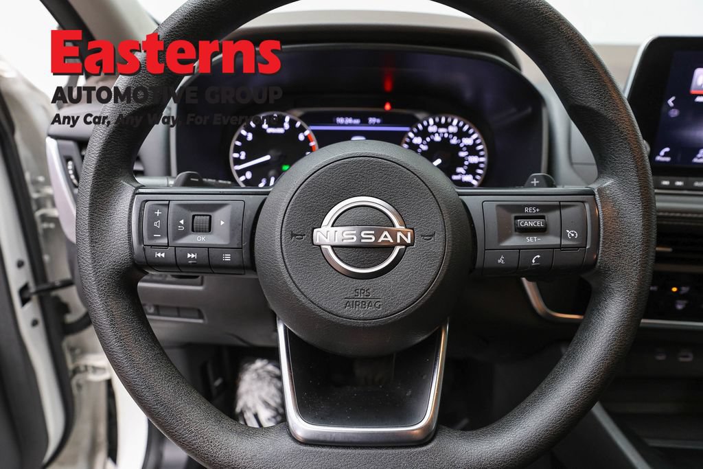 Used 2023 Nissan Rogue S AWD/4WD image 10