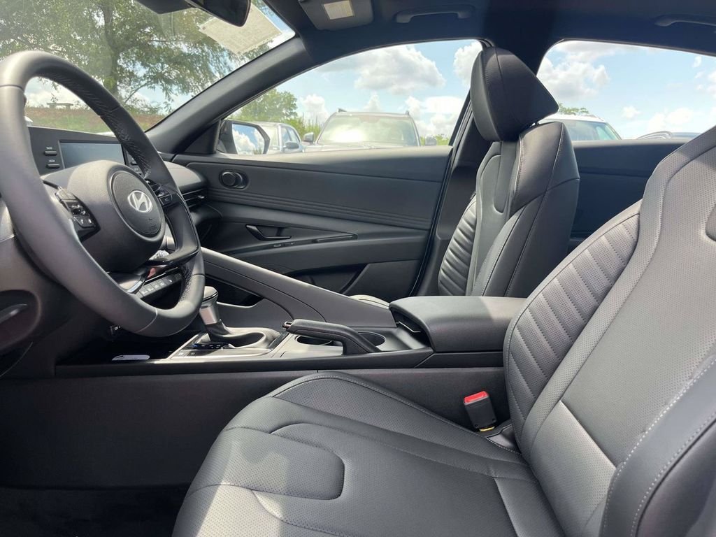 New 2026 Hyundai Elantra SEL Sport FWD image 17