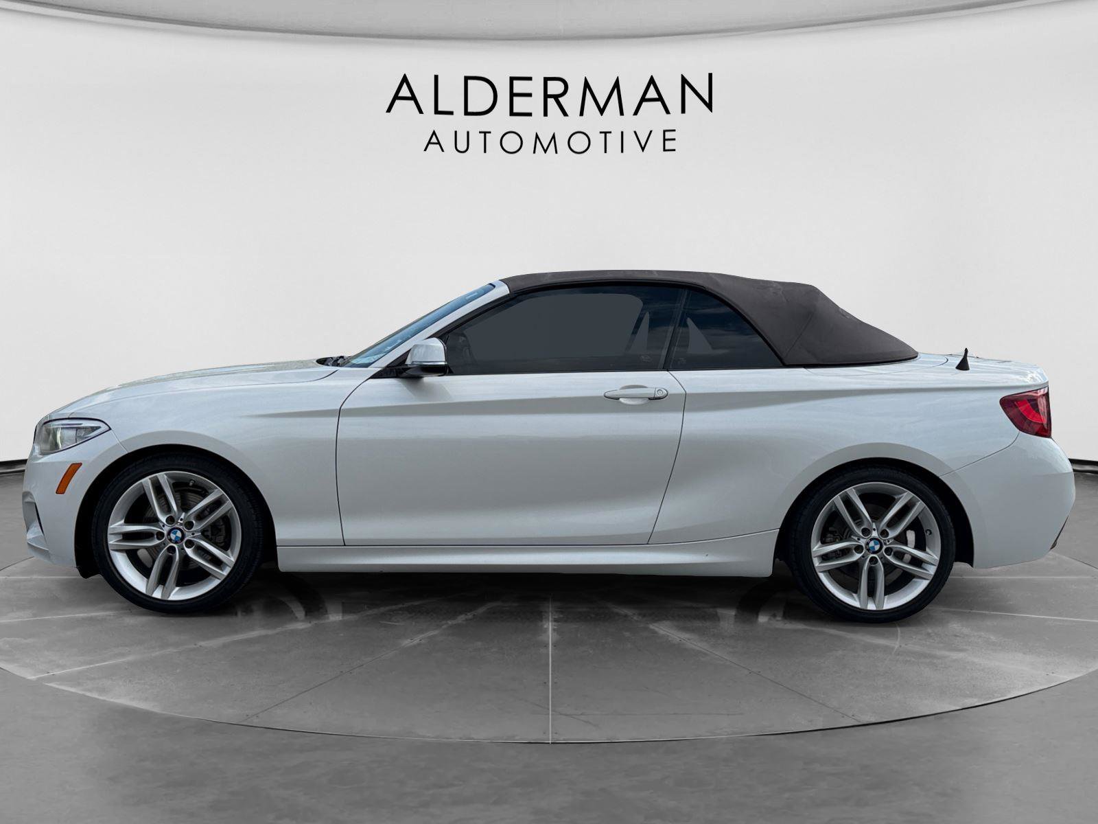 Used 2017 BMW 230i Convertible image 2