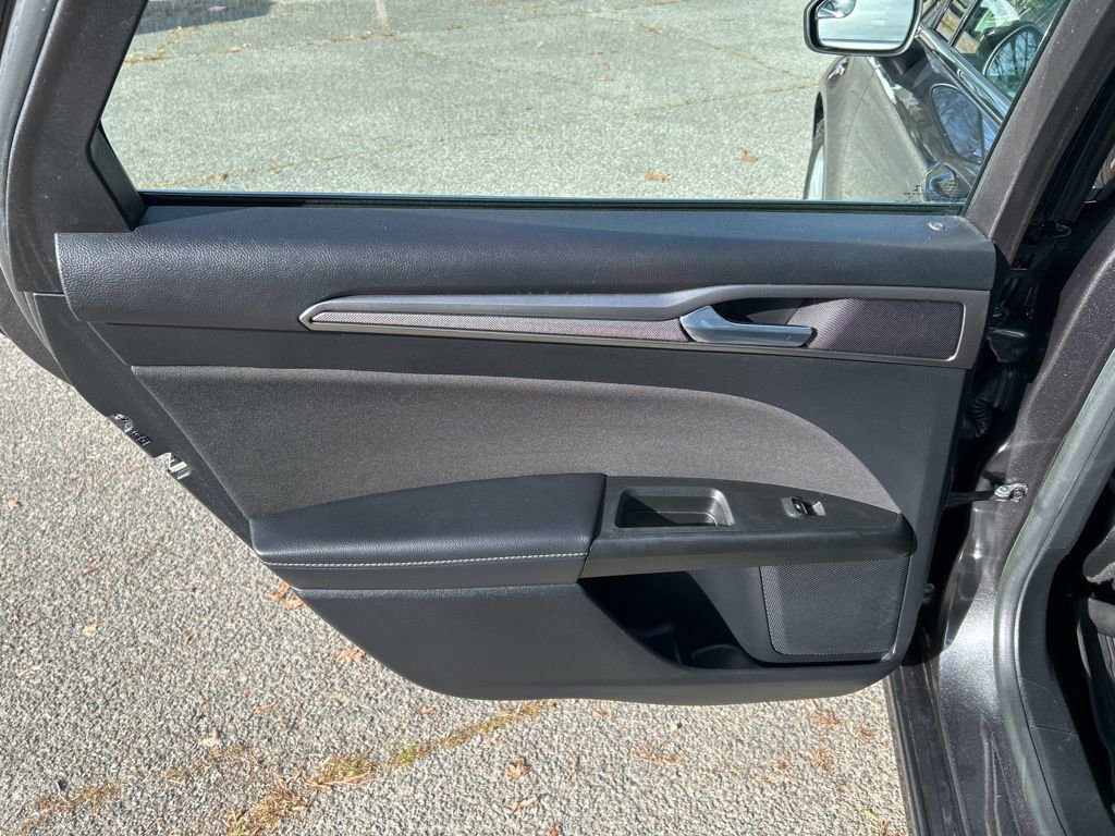 Used 2018 Ford Fusion SE w/ Fusion SE Technology Package image 25