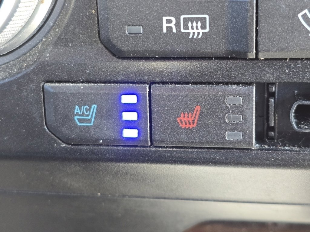 Used 2015 Ford F150 Lariat w/ Equipment Group 502A Luxury image 3