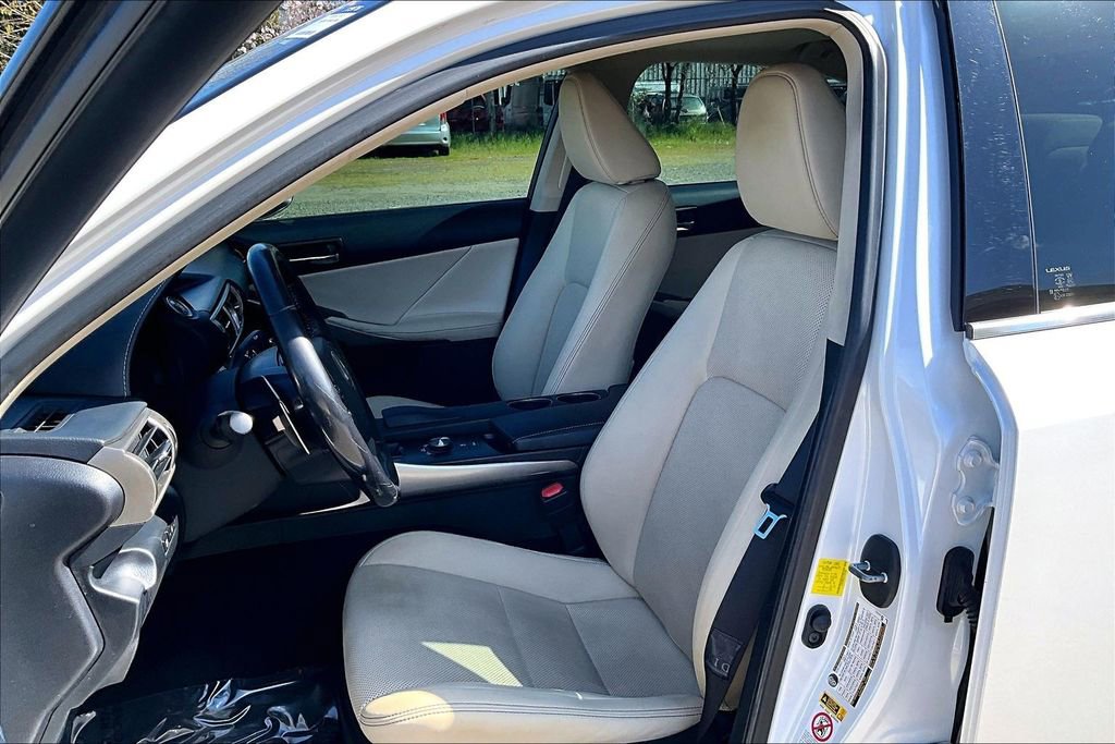 Used 2016 Lexus IS 300 AWD w/ Navigation System Package image 9